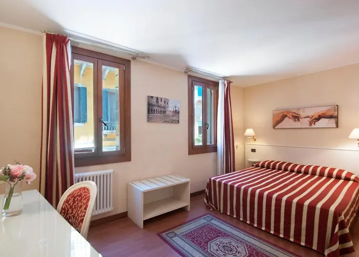 Vicino Piazzale Roma E Stazione 3* Wenecja