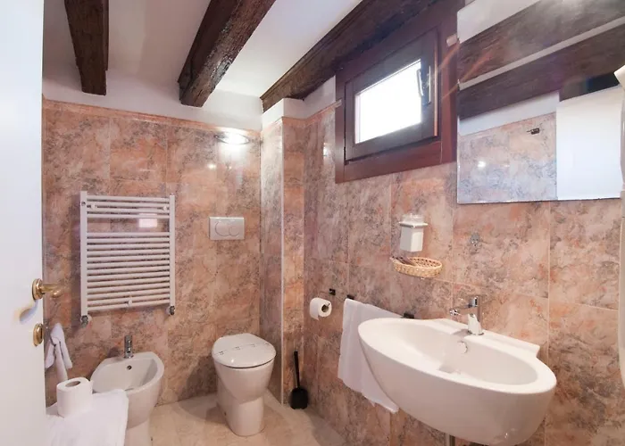 Vicino Piazzale Roma E Stazione Wenecja