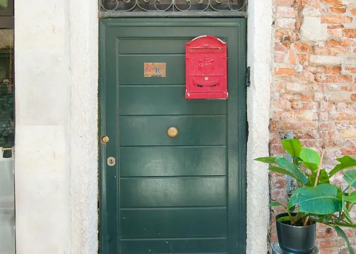 Vicino Piazzale Roma E Stazione Wenecja