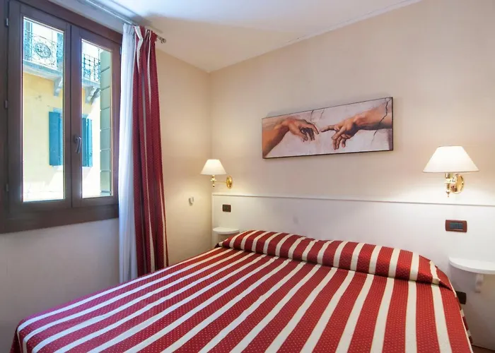 Vicino Piazzale Roma E Stazione