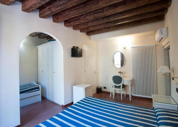 Vicino Piazzale Roma E Stazione