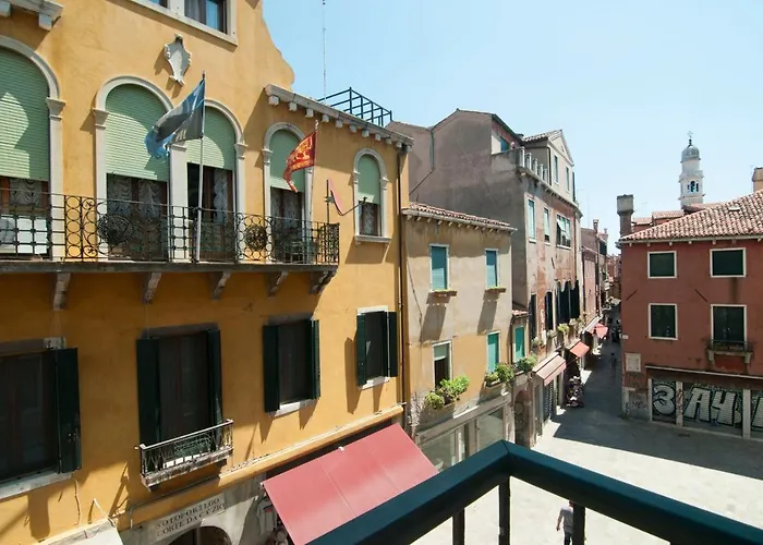 Vicino Piazzale Roma E Stazione